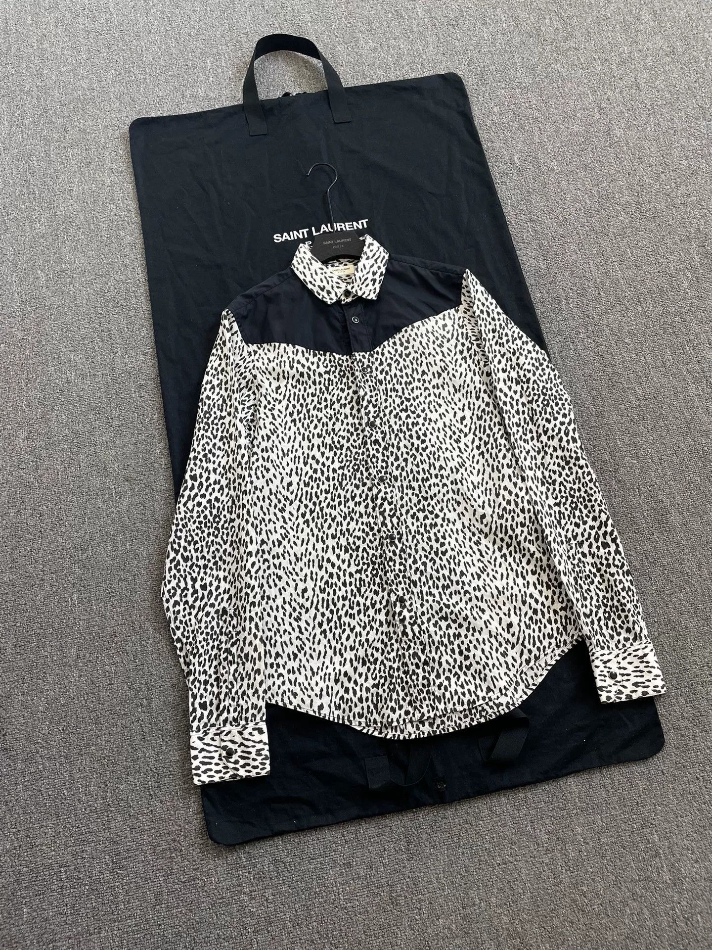 Other saint laurent leopard print shirt in excellent condition. Size M / US 6-8 / IT 42-44 - 1 Thumbnail