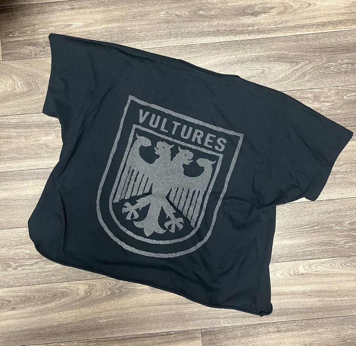 Kanye West Kanye West YZY Vultures Tee 3 Size US XL / EU 56 / 4 - 1 Thumbnail