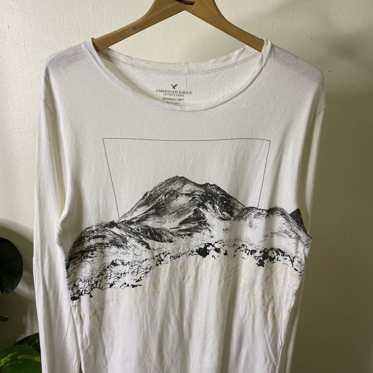 American Eagle Outfitters Mountain Painting Graphic LS T Shirt Size US M / EU 48-50 / 2 - 2 Thumbnail