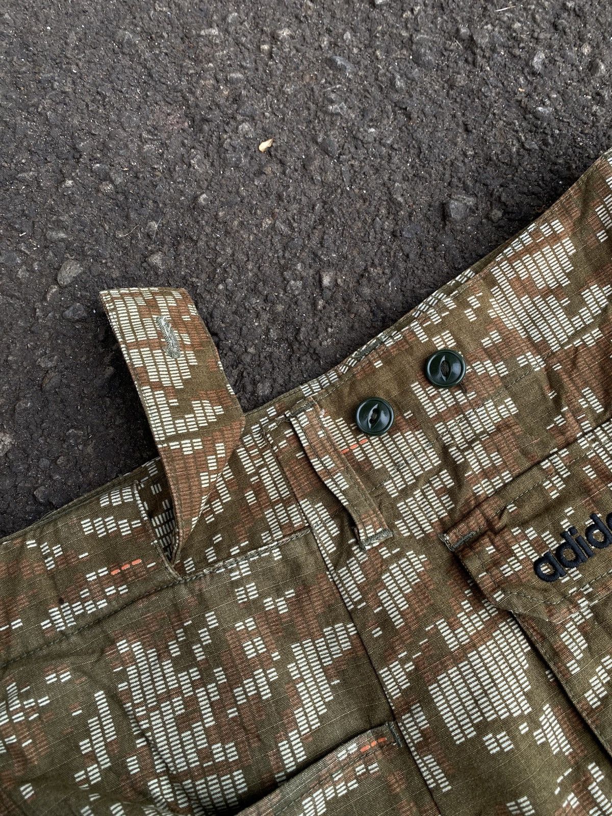 Adidas 00s Vintage Adidas Digital Camouflage Cargo Pant Size US 32 / EU 48 - 11 Thumbnail