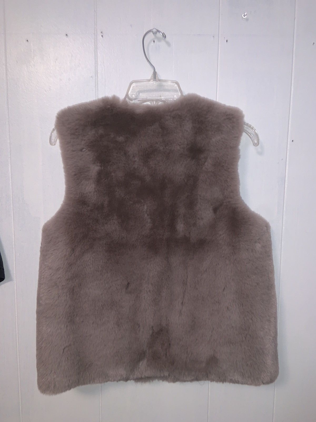 Gap Womens - 100% Recycled Faux-Fur Vest - Size XSmall Size XS / US 0-2 / IT 36-38 - 5 Thumbnail