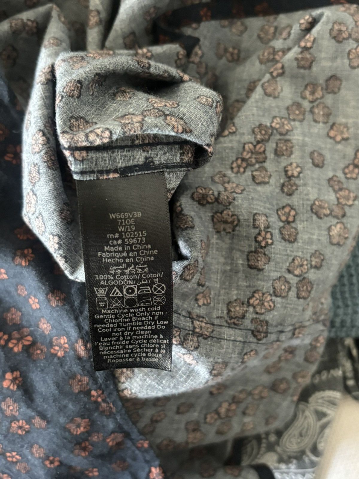 John Varvatos Jon Varvatos navy print button down $278 retail Size US L / EU 52-54 / 3 - 4 Thumbnail
