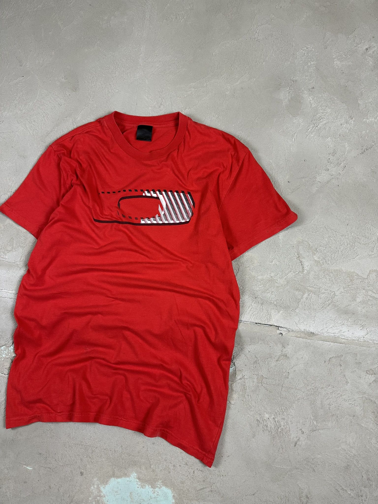 Oakley Vintage Y2k Oakley Circle Logo T-shirt Size US M / EU 48-50 / 2 - 3 Thumbnail