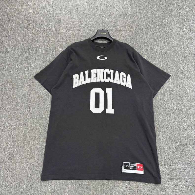 Balenciaga Balenciaga Embroidered printed short sleeves Size US M / EU 48-50 / 2 - 1 Thumbnail