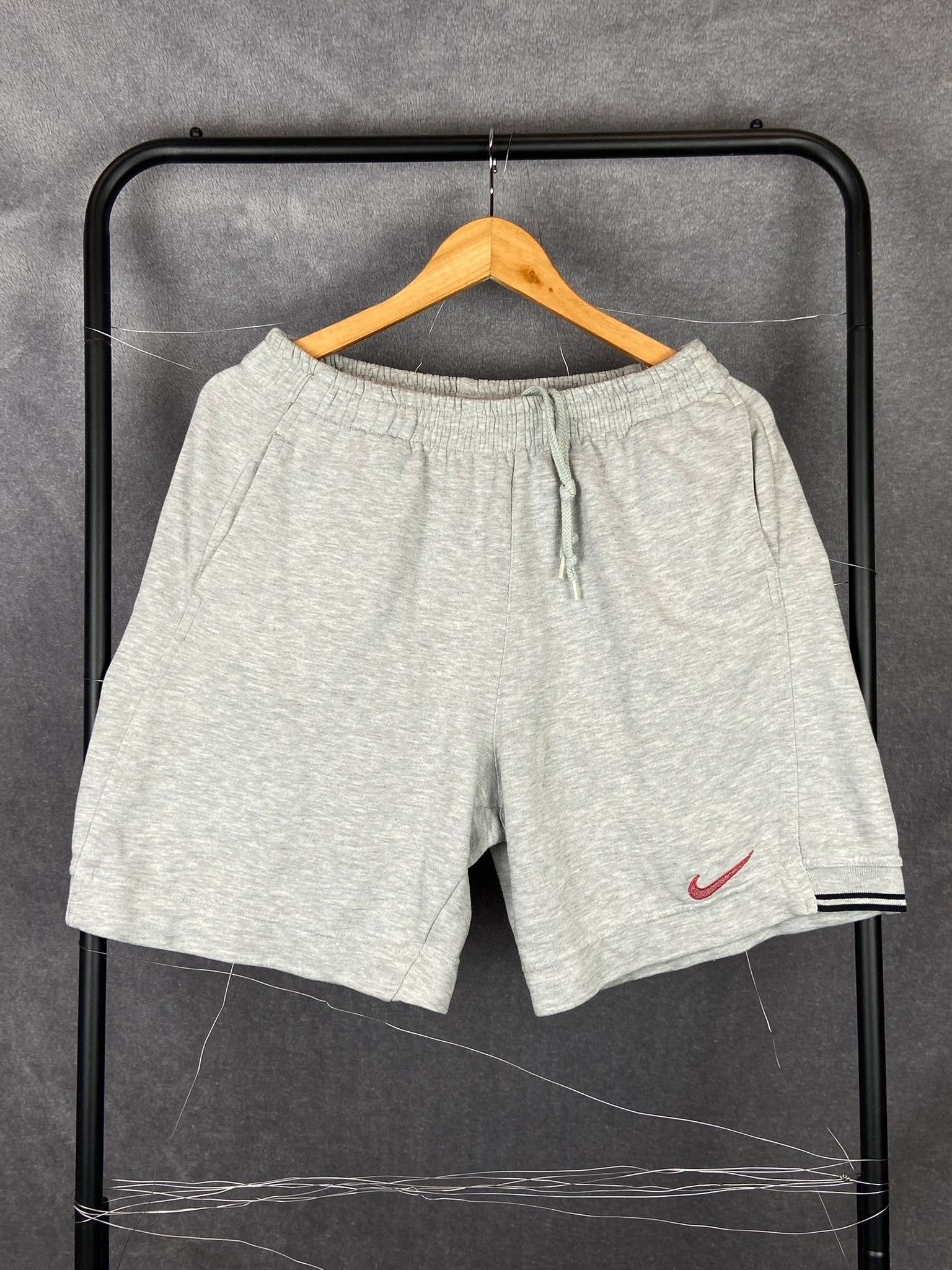 Nike Sweat Shorts Nike grey vintage swoosh logo streetwear M Size US 32 / EU 48 - 1 Thumbnail