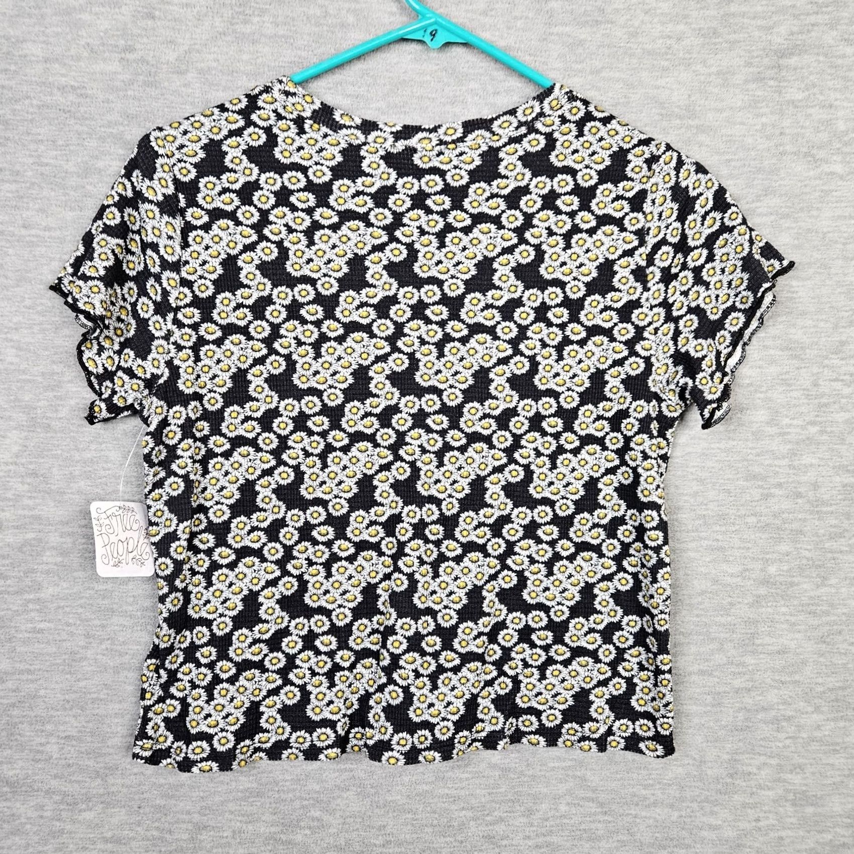 Vintage We the Free Black Floral Printed Ribbed Cropped Tee Top S Adult Regular Cotton Blend Short Sleeve Womens Shirt Knows No Decade Size S / US 4 / IT 40 - 3 Thumbnail