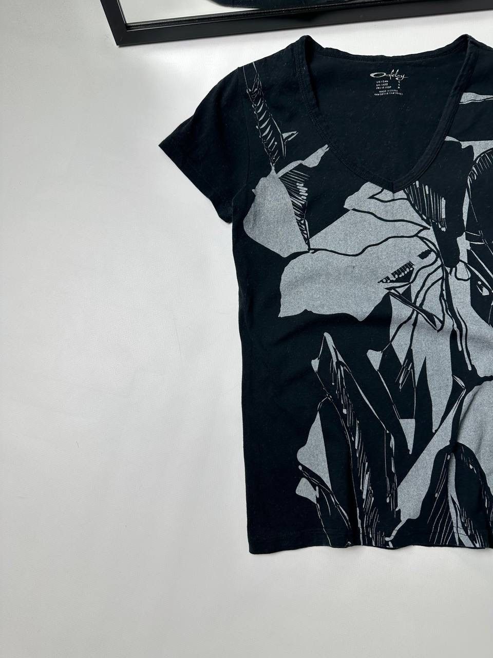 Oakley 00s Vintage Oakley Womens T shirt Rare Tattoo Graphic Print Size S / US 4 / IT 40 - 2 Thumbnail