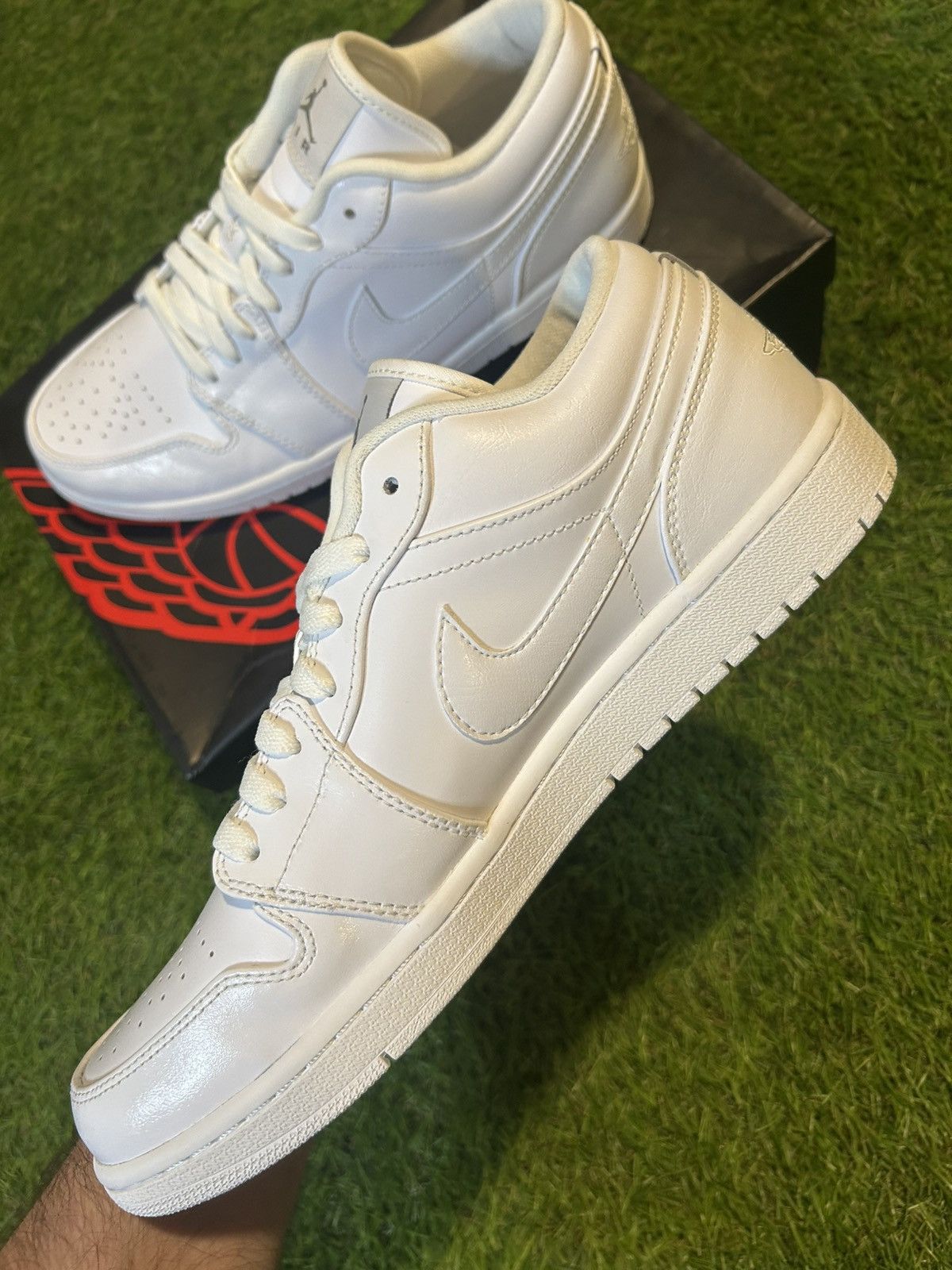 Jordan Brand DS Jordan 1 Low Triple White 2013 Size US 11 / EU 44 - 4 Thumbnail