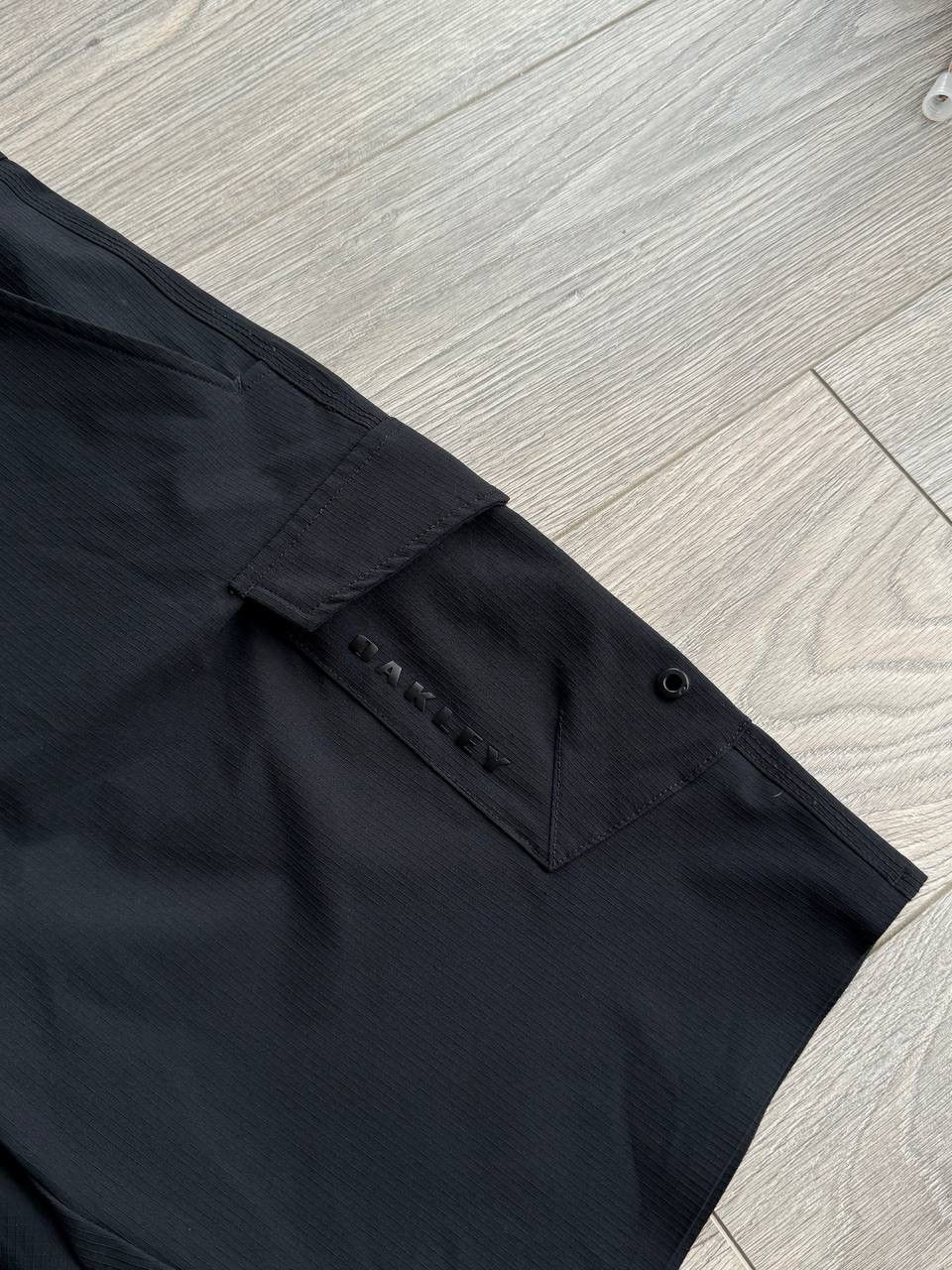 Oakley Oakley cargo shorts Size US 33 - 2 Thumbnail