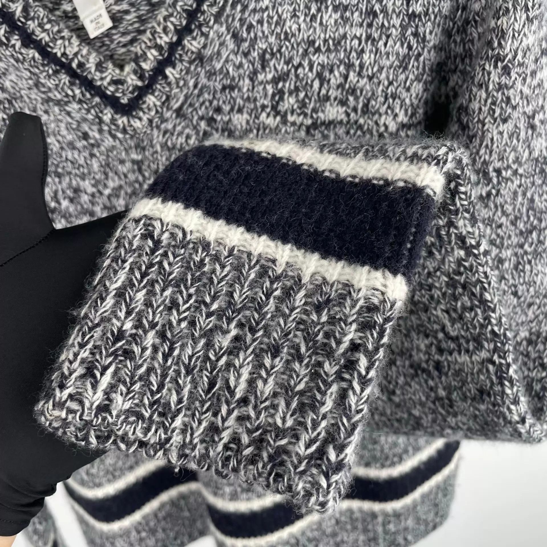 Dior Dior V-neck Gray Knit Sweater 36 Size XS / US 0-2 / IT 36-38 - 7 Thumbnail