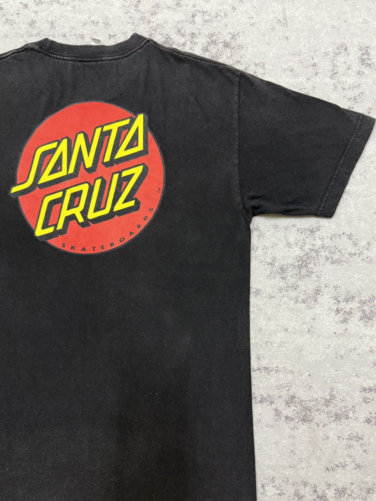Santa Cruz Skateboards Vintage Santa Cruz Skateboards Sun faded Backhit logo Tshirt Size US M / EU 48-50 / 2 - 13 Thumbnail