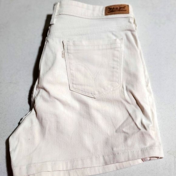 Levi's Levi's Rare 80's White Sz 6 Shorts with Pockets Size 28" / US 6 / IT 42 - 1 Thumbnail