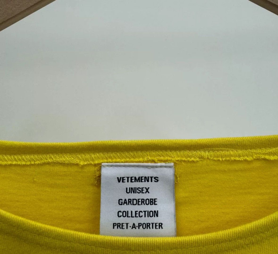 Vetements Vetements Yellow Foam Logo Short Sleeve2412-Nextarrow Size US L / EU 52-54 / 3 - 6 Thumbnail