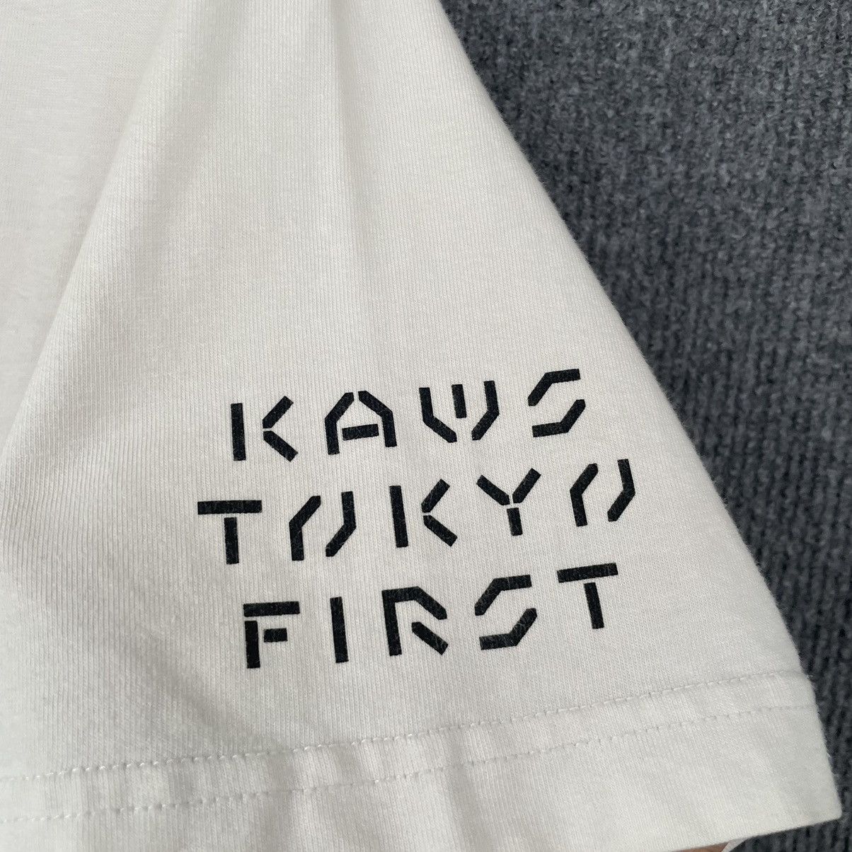 Japanese Brand × Kaws Kaws Tokyo First For Uniqlo Japan Edition T Shirt Size US M / EU 48-50 / 2 - 3 Thumbnail