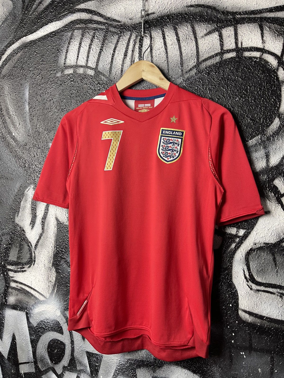 Umbro Umbro England Football Team Vintage Soccer Jersey Youth Size XL #7 Beckham Size US XS / EU 42 / 0 - 1 Thumbnail