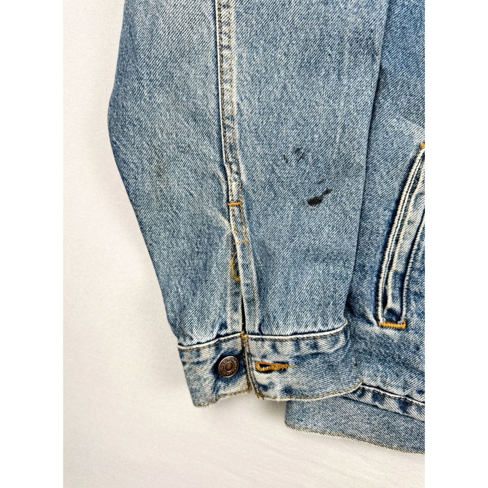 Levi's VINTAGE Levi's Trucker Jacket Adult Large Blue 90s USA Made Red Tab Denim Mens Size US L / EU 52-54 / 3 - 3 Thumbnail