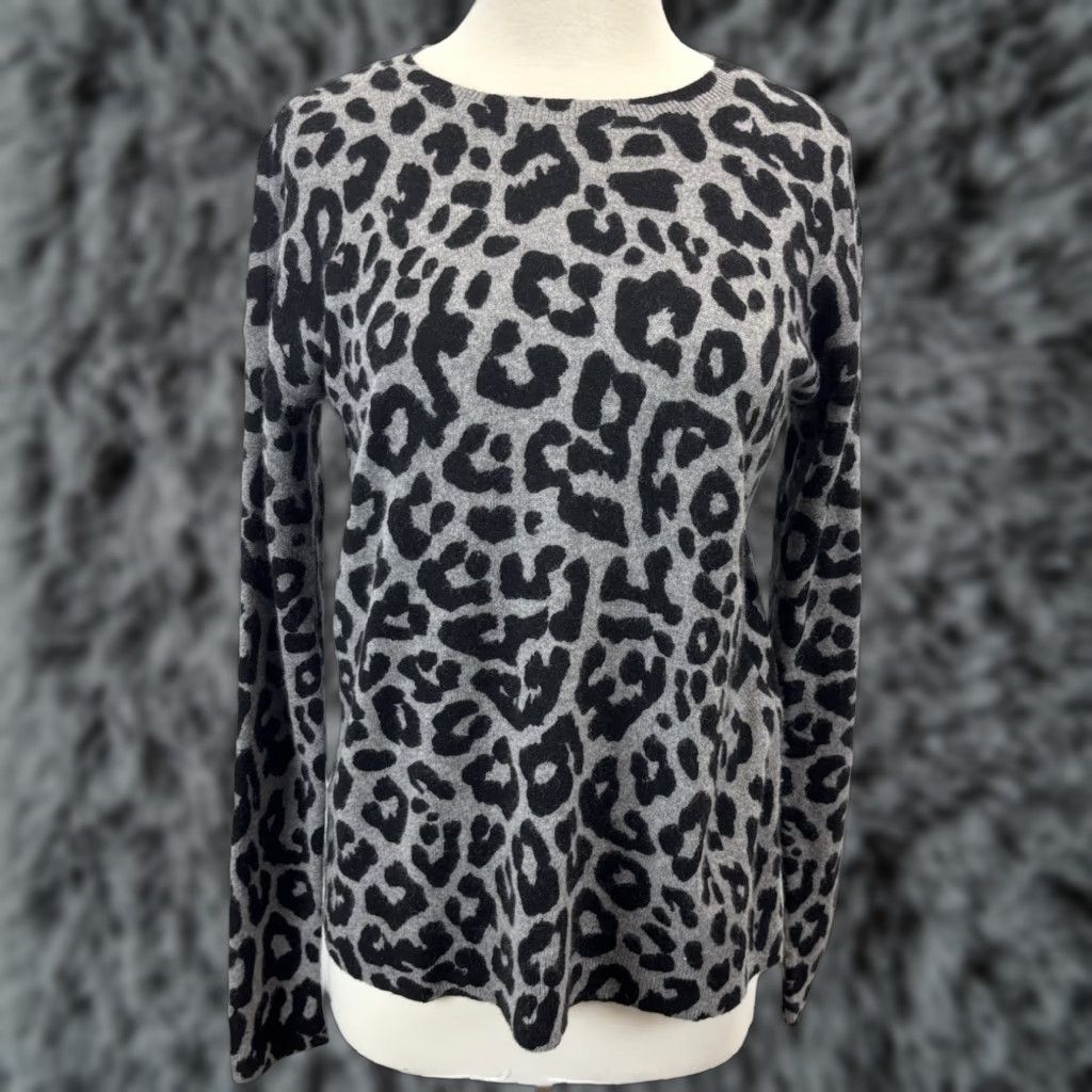 Saks Fifth Avenue Saks Fifth Avenue Cashmere Animal Print Sweater Women's Small Grey Black Pullover Size S / US 4 / IT 40 - 1 Thumbnail