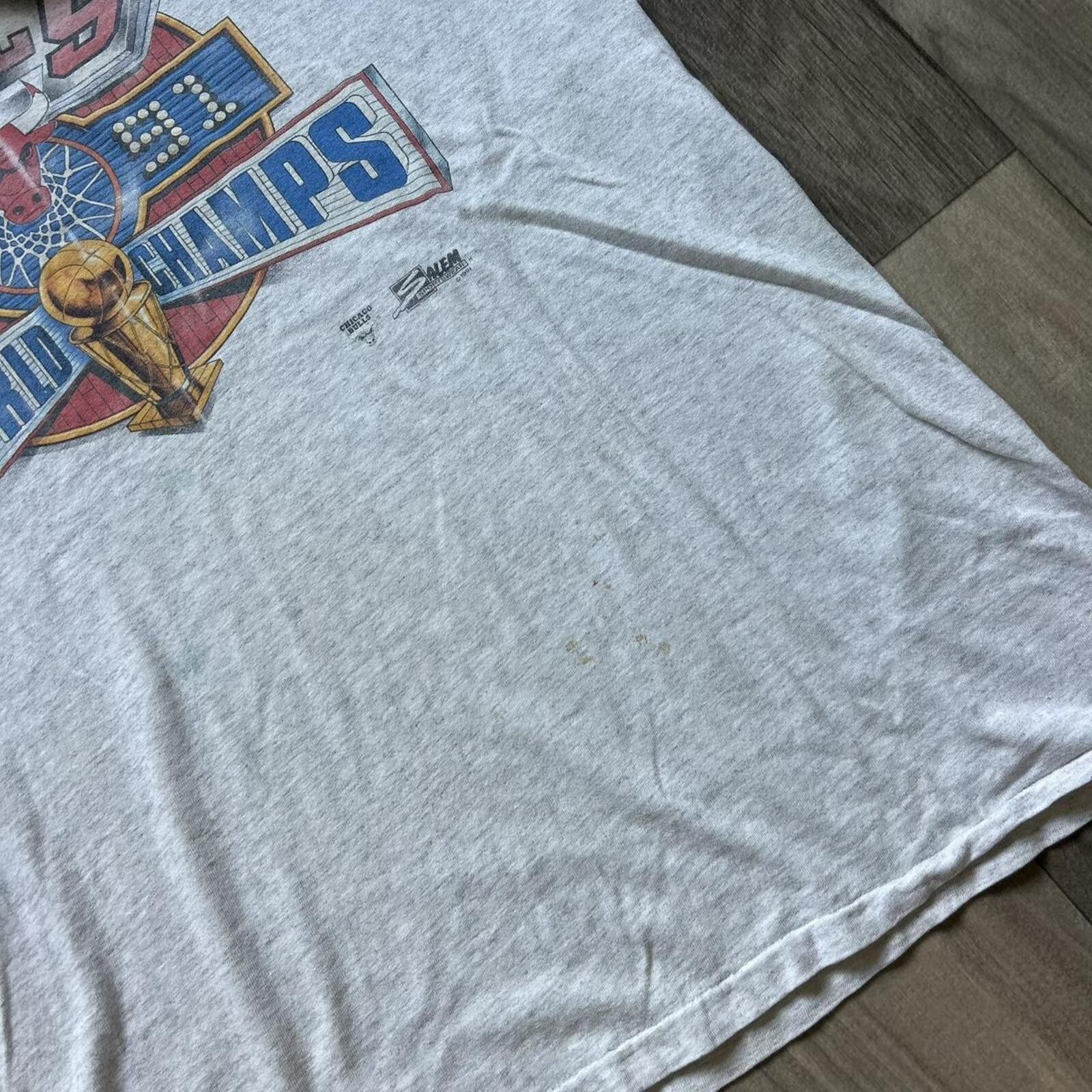 Salem Sportswear Vintage 1991 NBA Chicago Bulls t shirt size L basketball Size US L / EU 52-54 / 3 - 6 Thumbnail