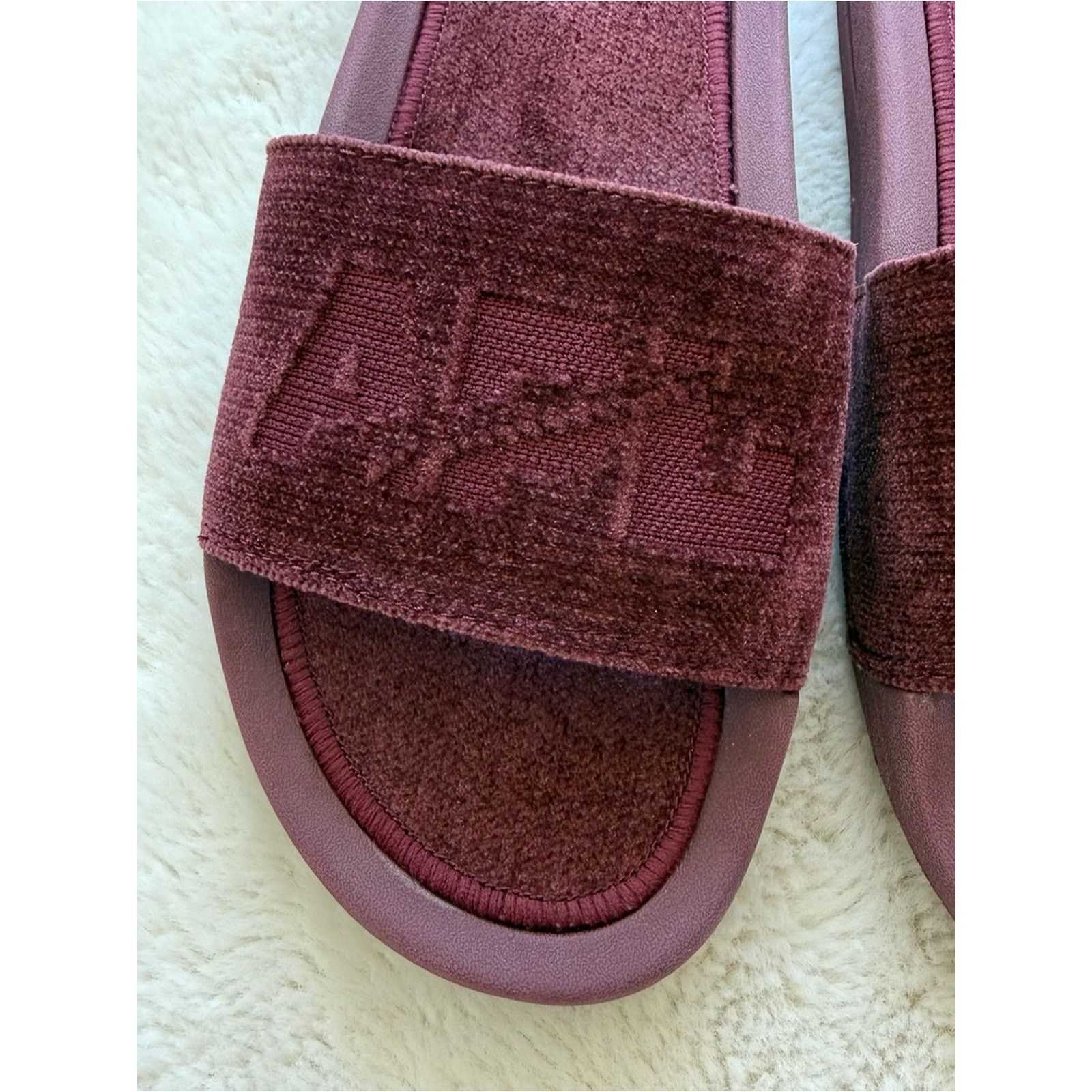 Athletic Propulsion Labs NEW!!! A.P.L women’s techloom velvet slides size 6 US 130$ Size US 6 / IT 36 - 3 Thumbnail