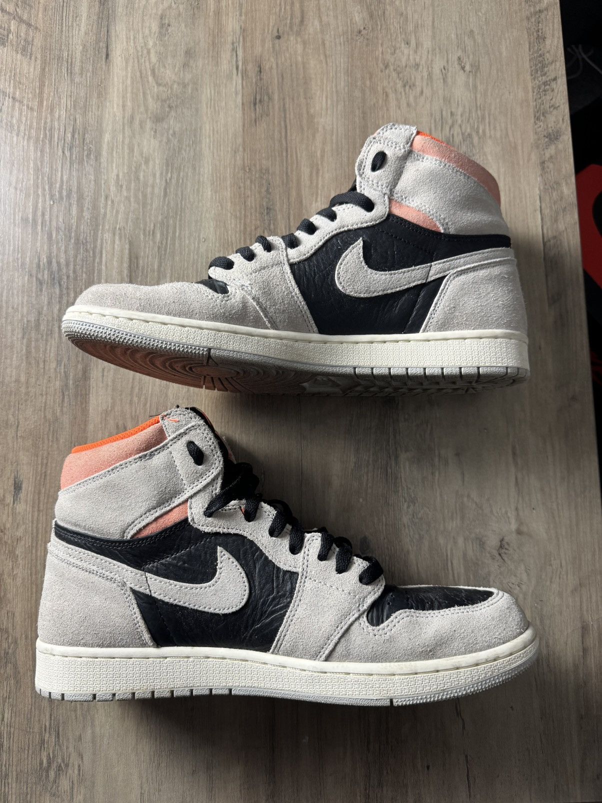 Jordan Brand × Nike jordan 1 neutral grey hyper crimson Size US 11 / EU 44 - 6 Thumbnail