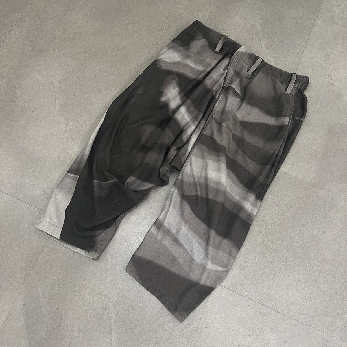 Issey Miyake RUNWAY Issey Miyake Men FW16 Tornado Sarouel Cropped Pants Size US 34 / EU 50 - 2 Thumbnail