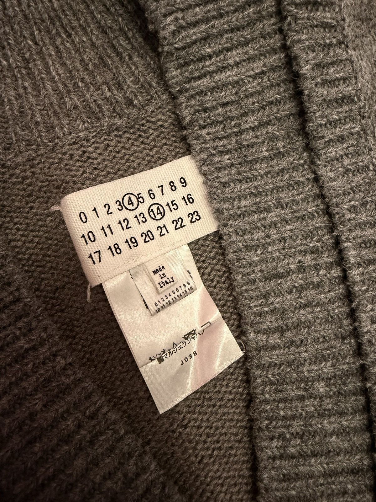 Maison Margiela SI1TH0001 MARGIELA V NECK WOOL VEST Size US XL / EU 56 / 4 - 6 Thumbnail
