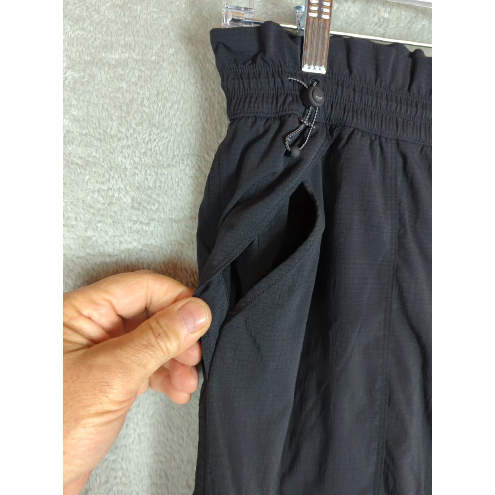 Athleta Athleta Trekkie High Rise Parachute Pants Women Size 6 Black Narrow/Wide-Leg Pull On Pockets Athleisure Outdoor Sports Size 28" / US 6 / IT 42 - 6 Thumbnail