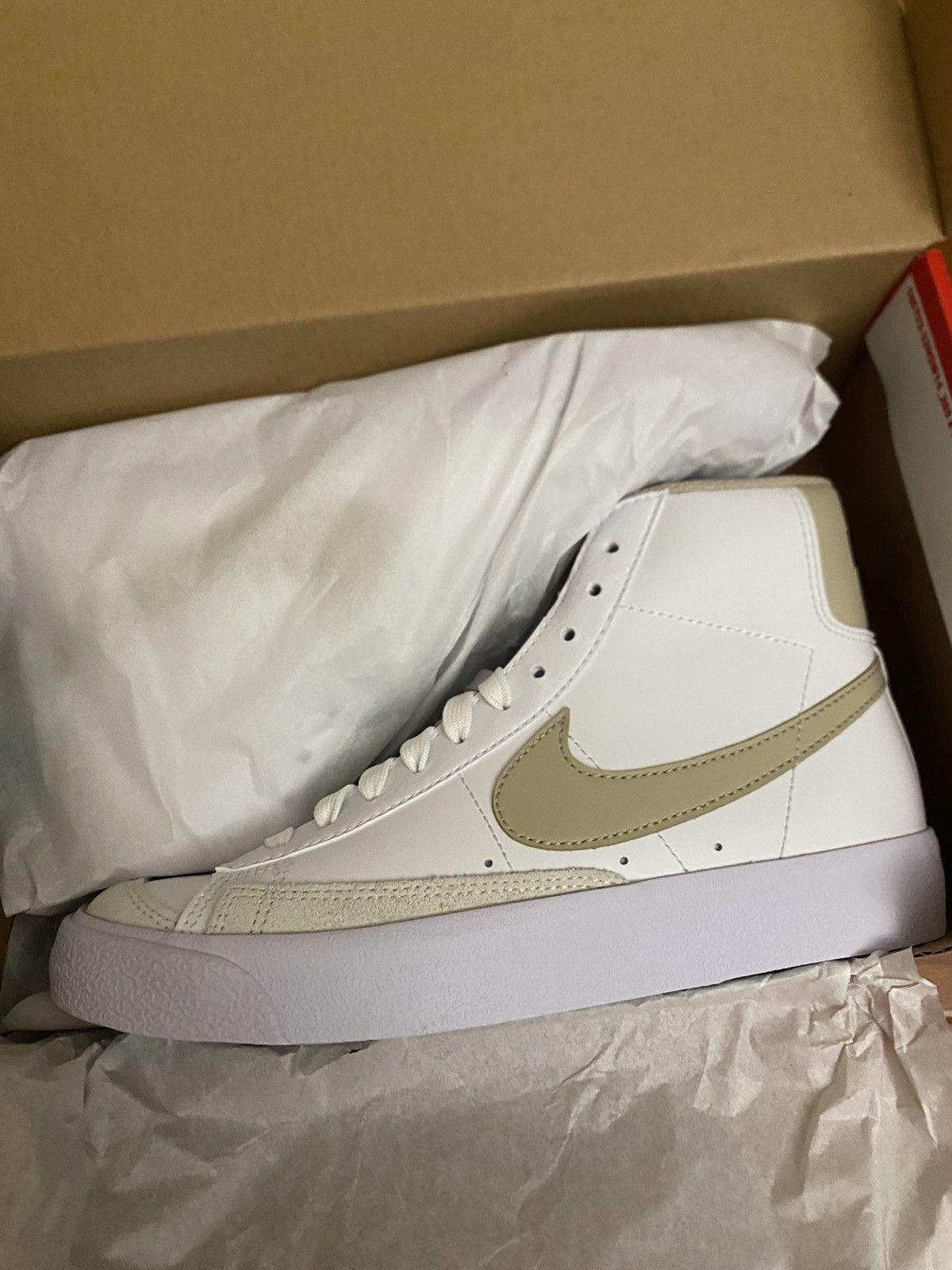 Nike 4.5Y Nike Blazer White Thunder Desert Khaki Size US 5 / EU 37 - 1 Thumbnail