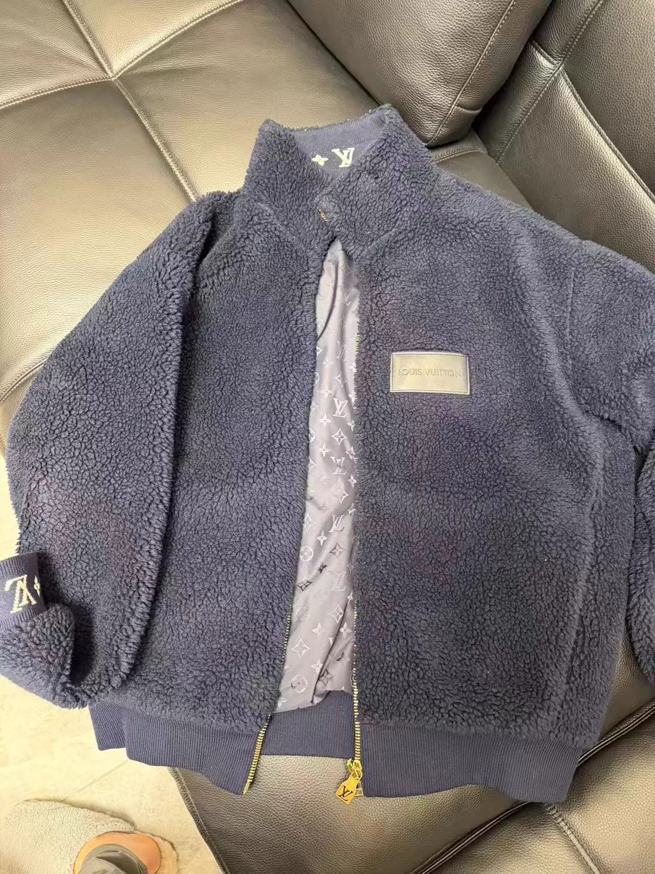 Louis Vuitton LV Teddy New Mint XL Size US XL / EU 56 / 4 - 1 Thumbnail