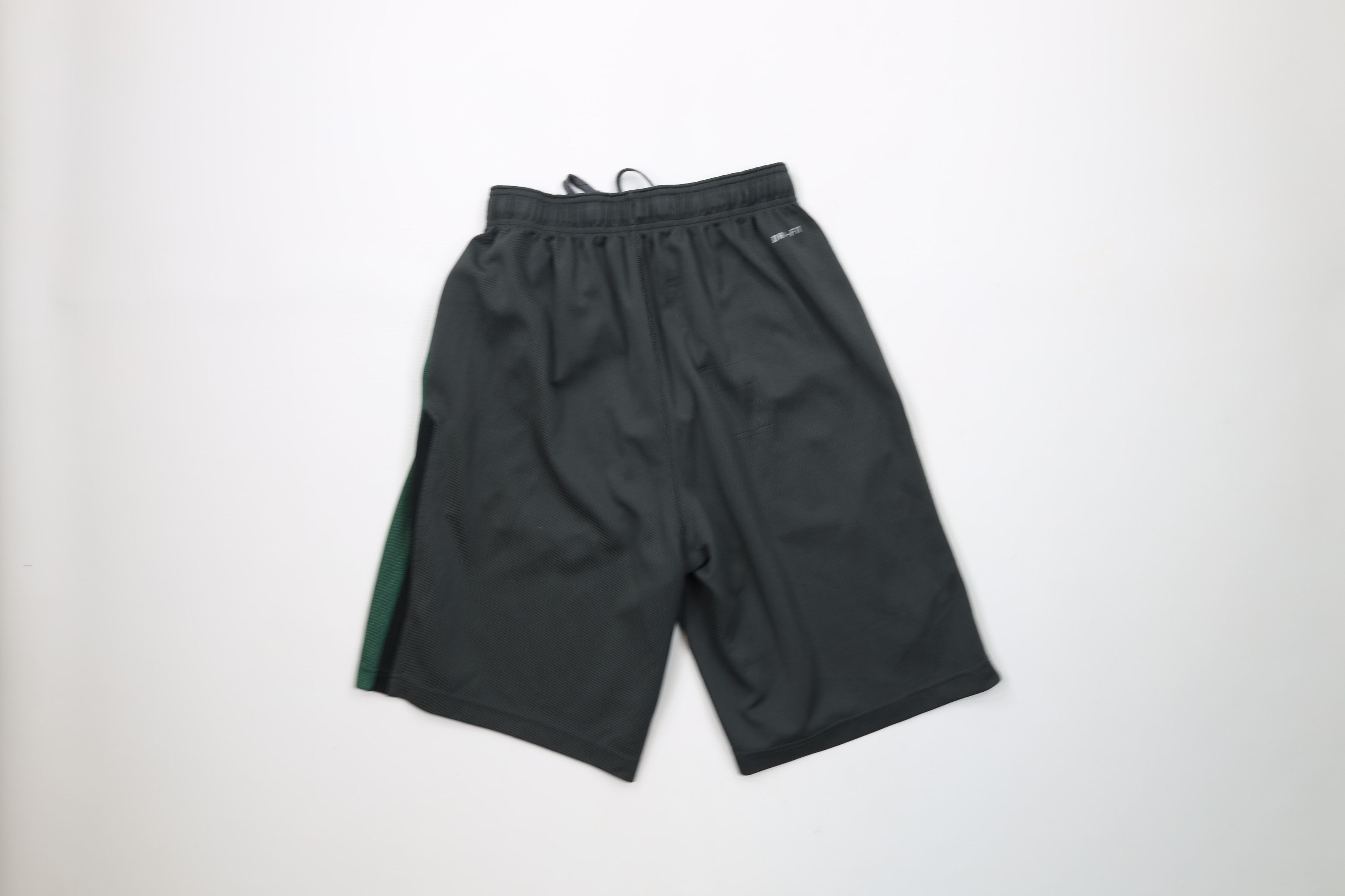 Nike × Vintage Nike University of Oregon Basketball Shorts Gray Green Size US 30 / EU 46 - 10 Thumbnail