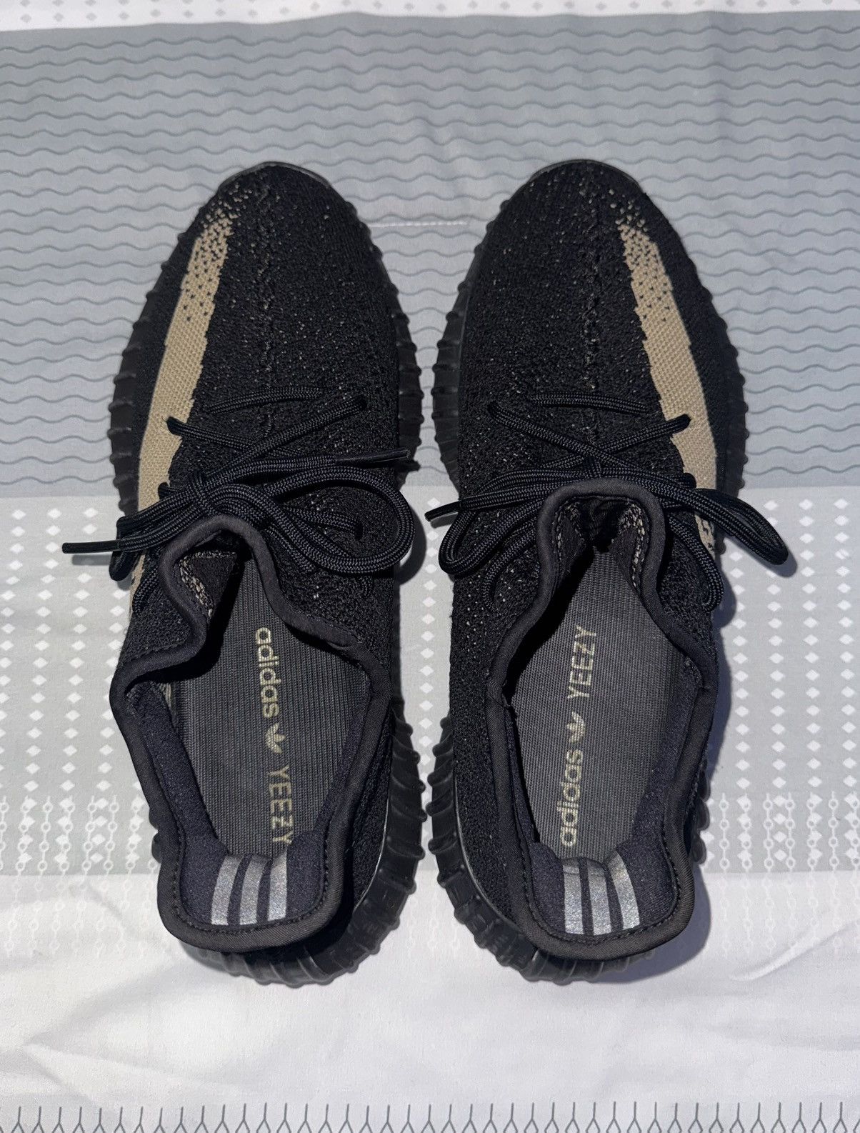 Yeezy YEEZY BOOST 350 CORE GREEN V2 Size US 9 / EU 42 - 8 Thumbnail