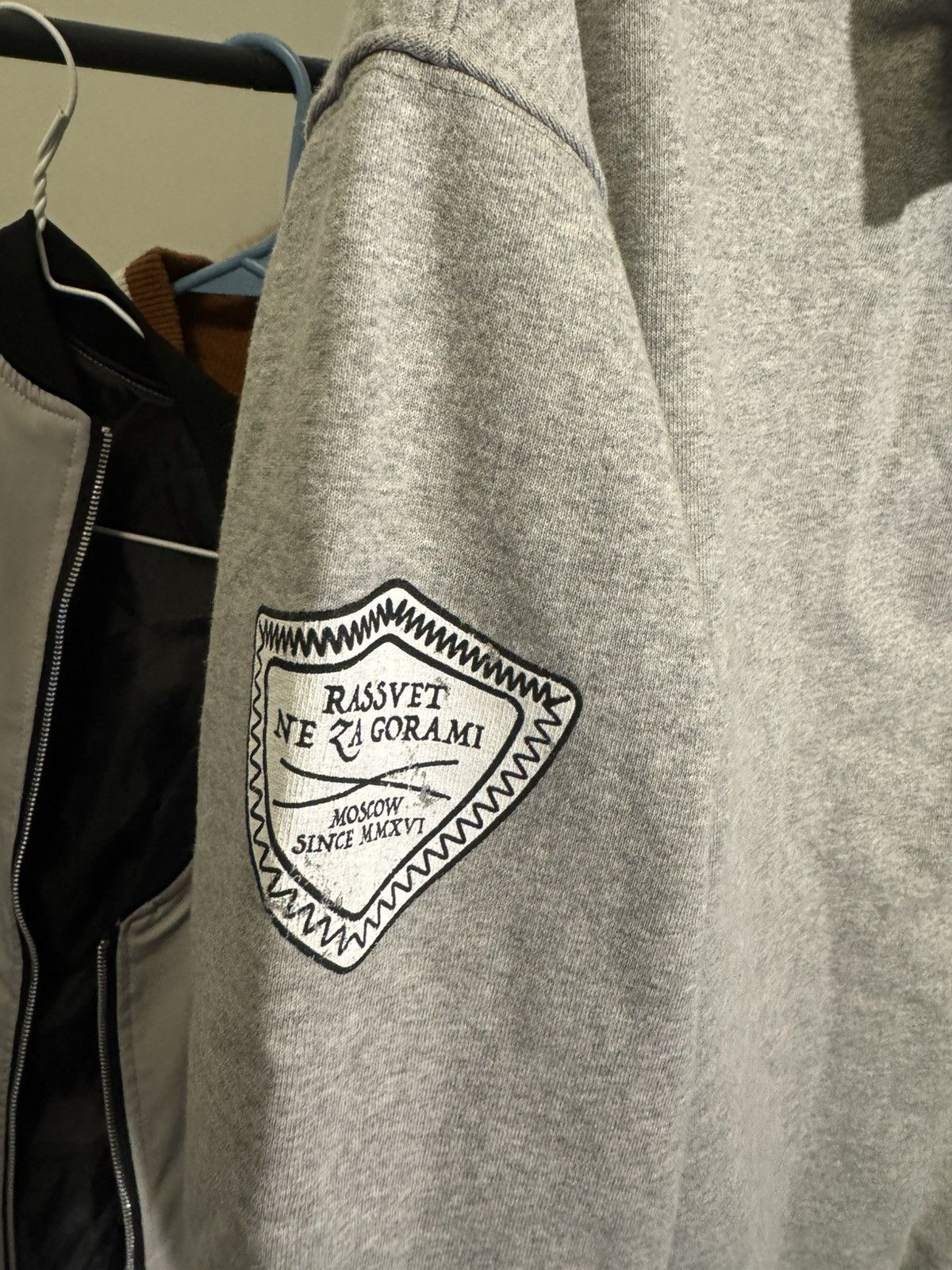Other Rassvet Men Varsity Grey Collared Sweatshirt Size M Size US M / EU 48-50 / 2 - 5 Thumbnail