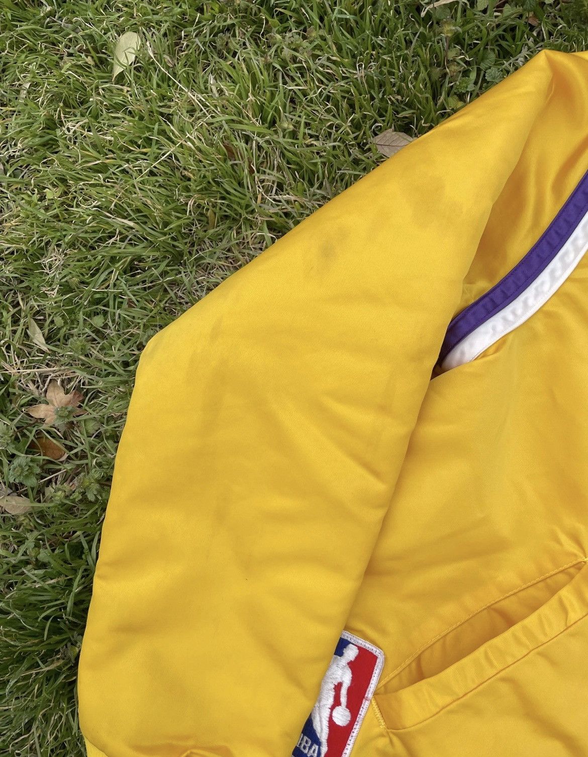 Starter × Vintage Vintage Los Angeles Lakers Starter Jacket Medium Made In USA Size US M / EU 48-50 / 2 - 12 Thumbnail