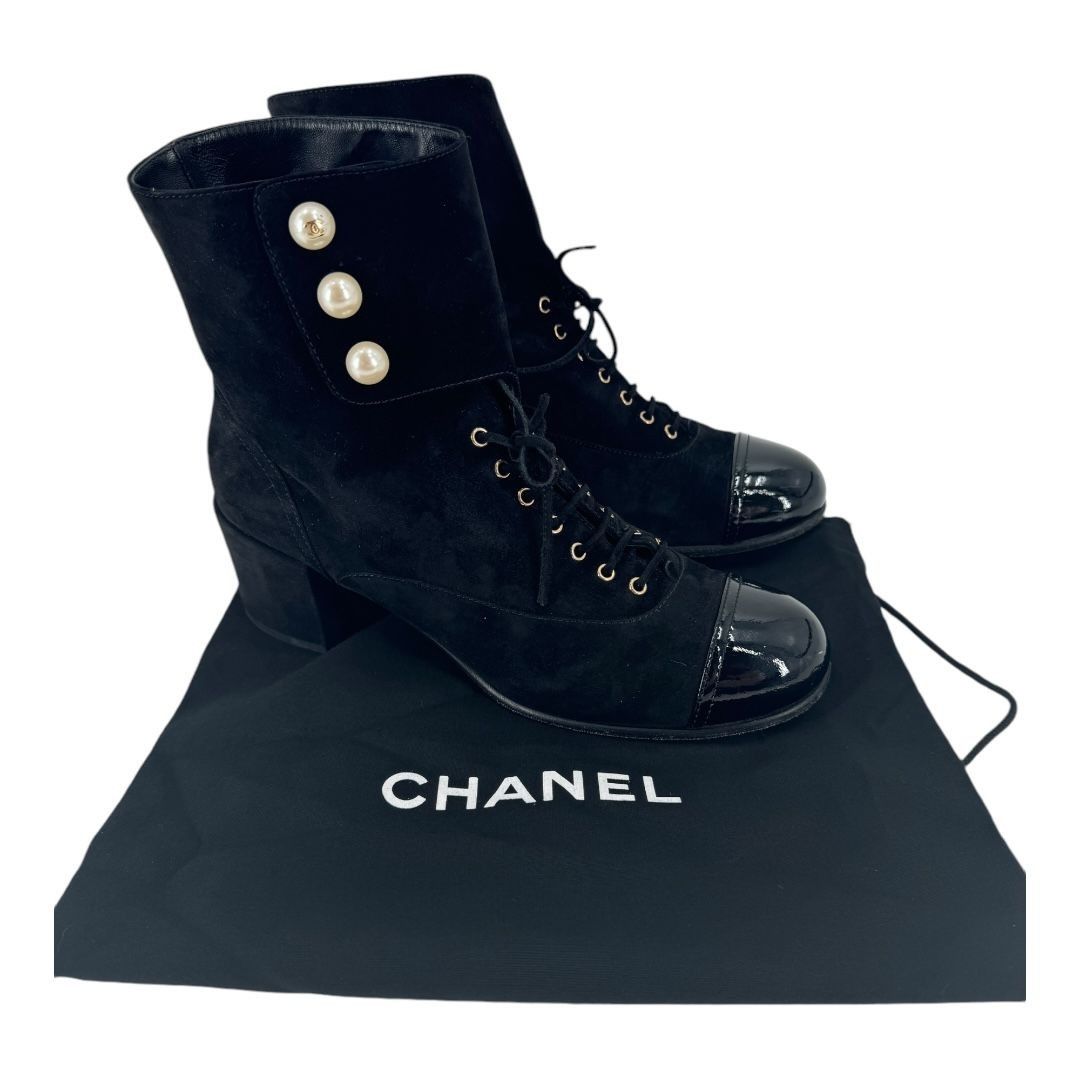 Chanel Chanel Suede Pearl CC Logo Patent Cap Toe Short Boots Size US 10 / IT 40 - 2 Thumbnail