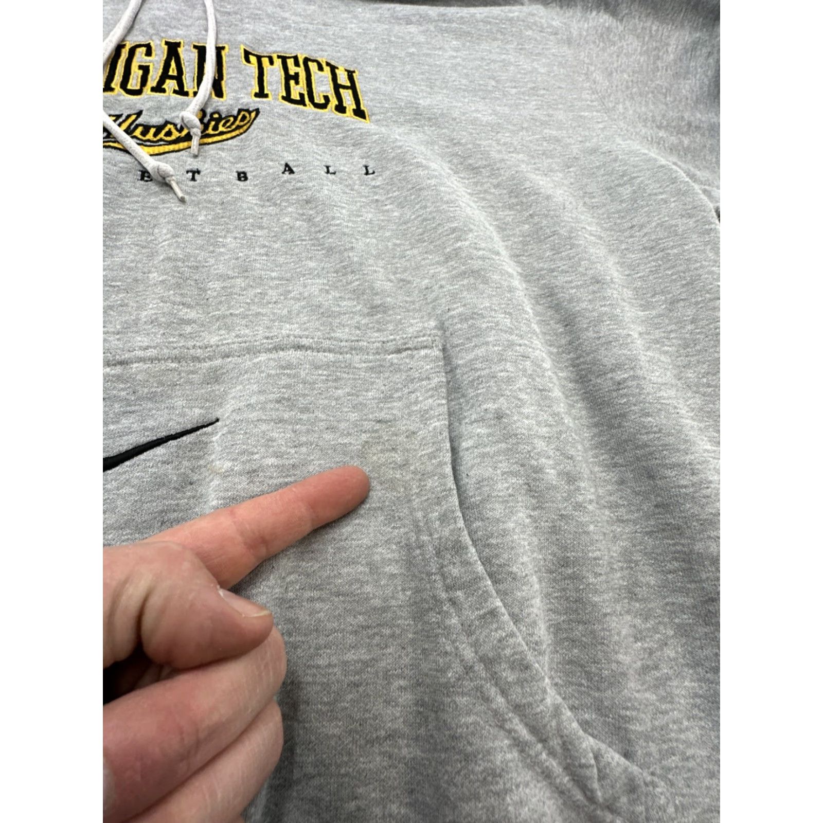 Nike VINTAGE Nike Mens XL Travis Scott Center Swoosh Michigan Tech Basketball Hoodie Gray Size US XL / EU 56 / 4 - 4 Thumbnail