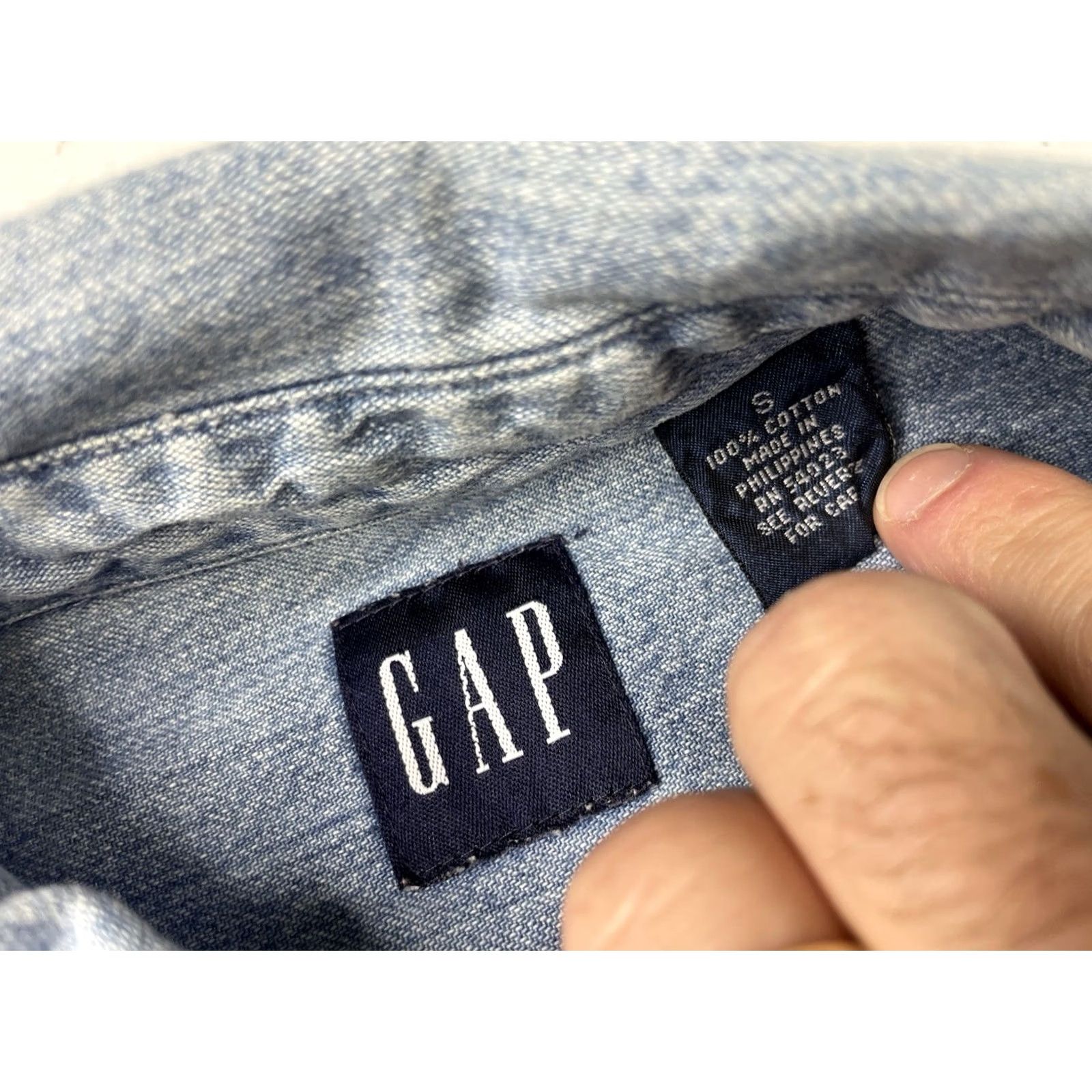 Gap VINTAGE Gap Shirt Mens S Blue Denim Long Sleeve Button Up Pocket 100% Cotton 90s Size US S / EU 44-46 / 1 - 3 Thumbnail
