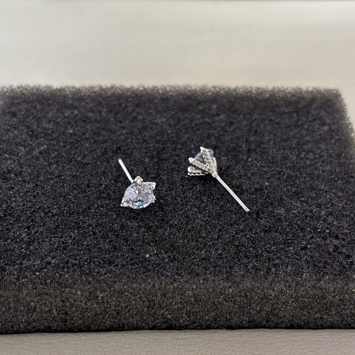 Other 6mm Dragon Claw CZ Stud Earrings for Men Women Streetwear Size ONE SIZE - 3 Thumbnail