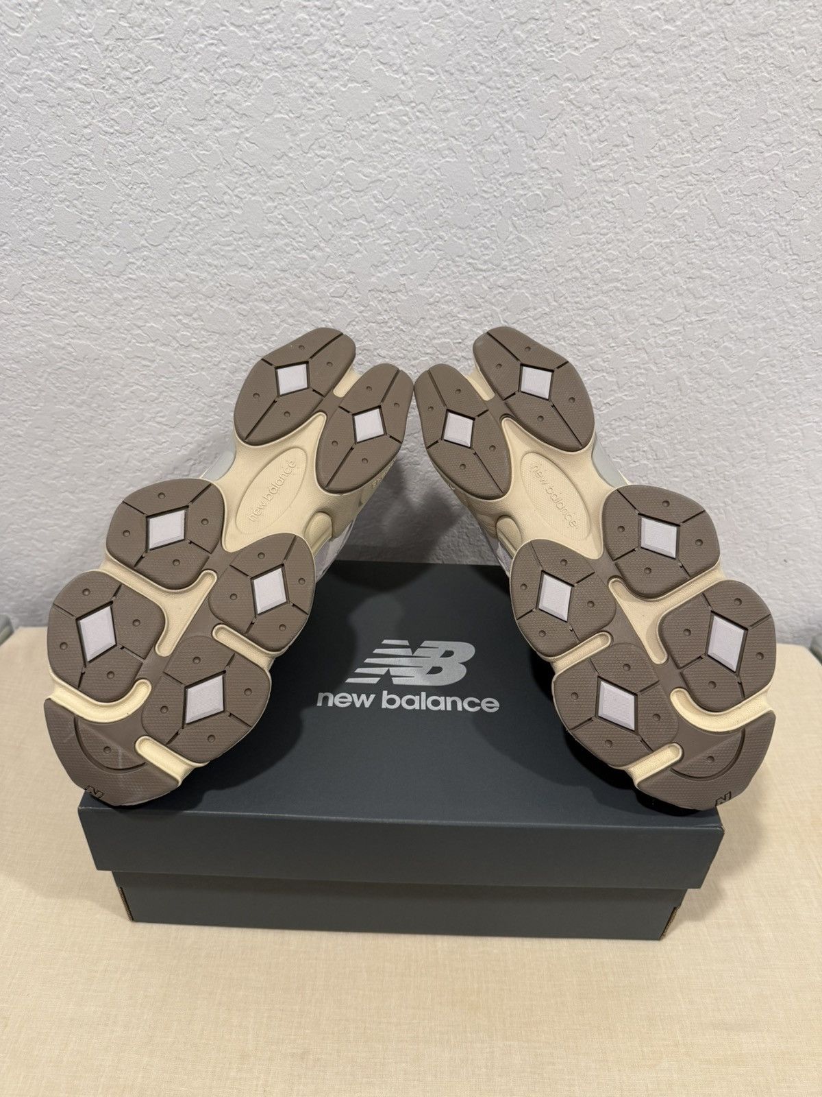 New Balance New Balance 9060 Sneakers Size US 10 / EU 43 - 8 Thumbnail