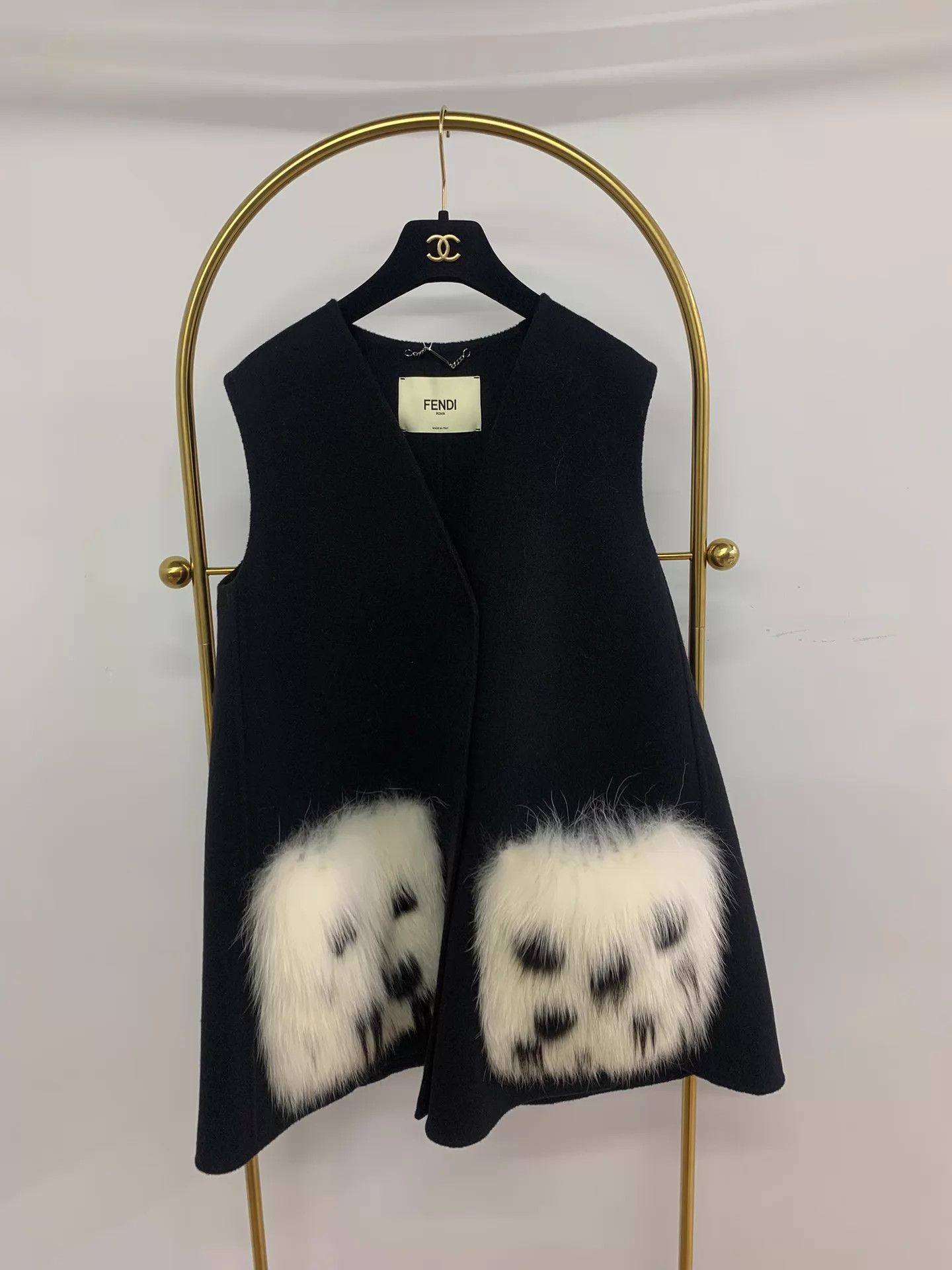 Fendi Fendi Black Wool Fox Fur Paneled Vest 38 Size XS / US 0-2 / IT 36-38 - 1 Thumbnail