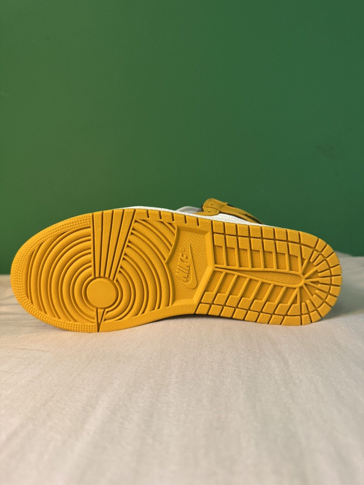 Jordan Brand Jordan 1 high yellow ochre 2024 Size US 8 / EU 41 - 5 Thumbnail