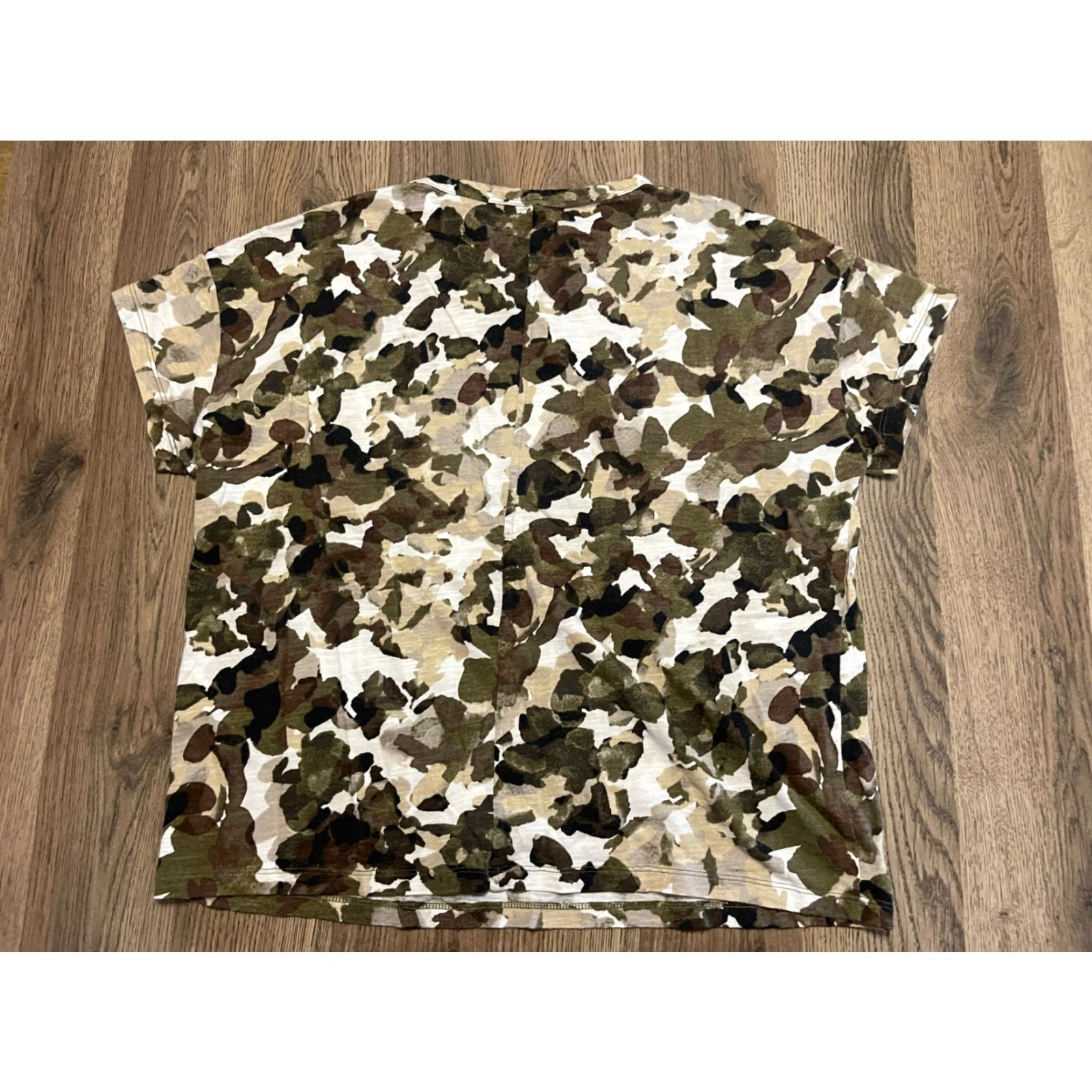 Banana Republic Banana Republic Shirt Women's XS Brown Green White Cozy Slub Camouflage Short Sleeve Round Neck Pullover Cropped T-Shirt Casual Size XS / US 0-2 / IT 36-38 - 2 Thumbnail