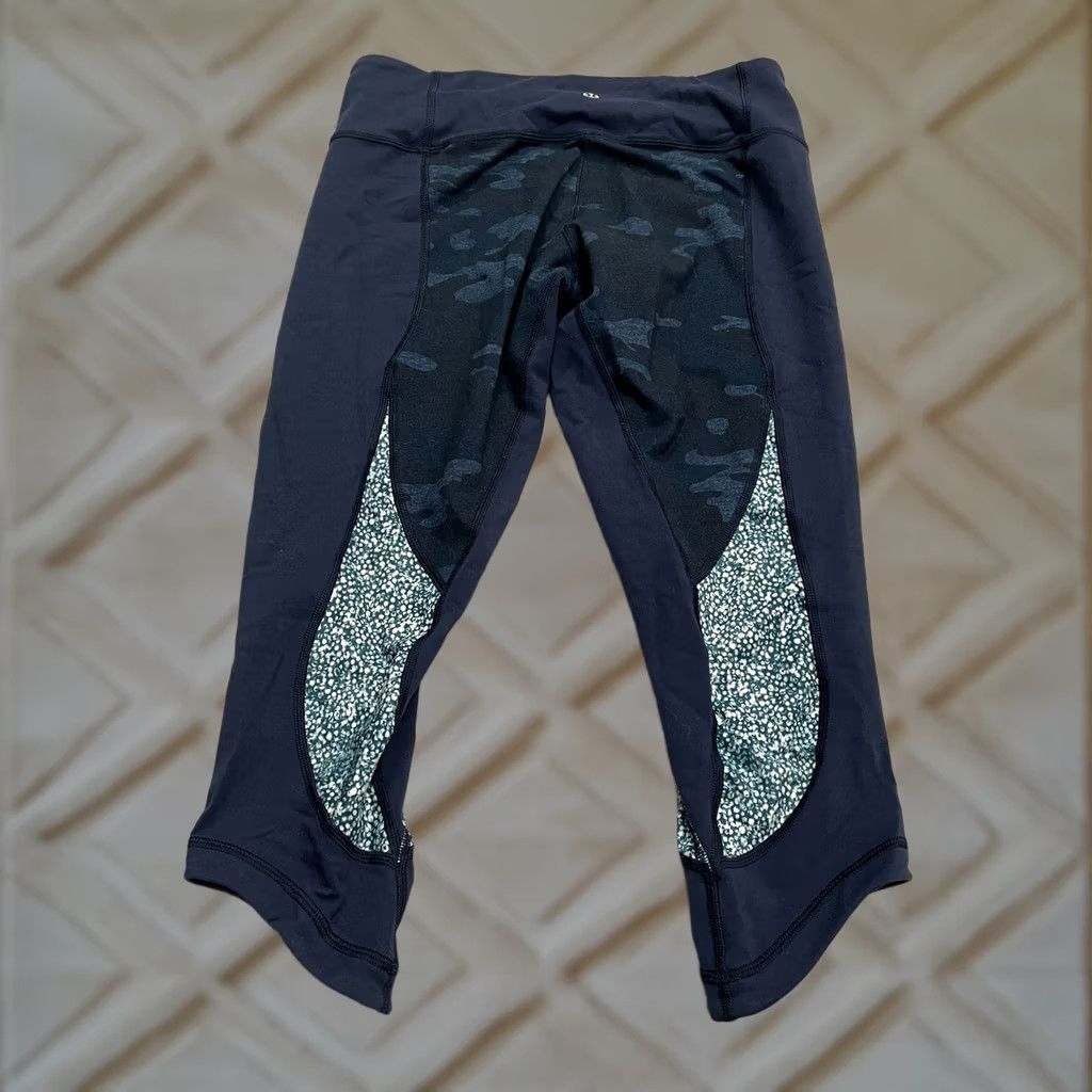 Lululemon VINTAGE Lululemon Camo Cropped Leggings Womens 8 Blue Camouflage Active Athletic 28x21 Size 30" / US 8 / IT 44 - 1 Thumbnail