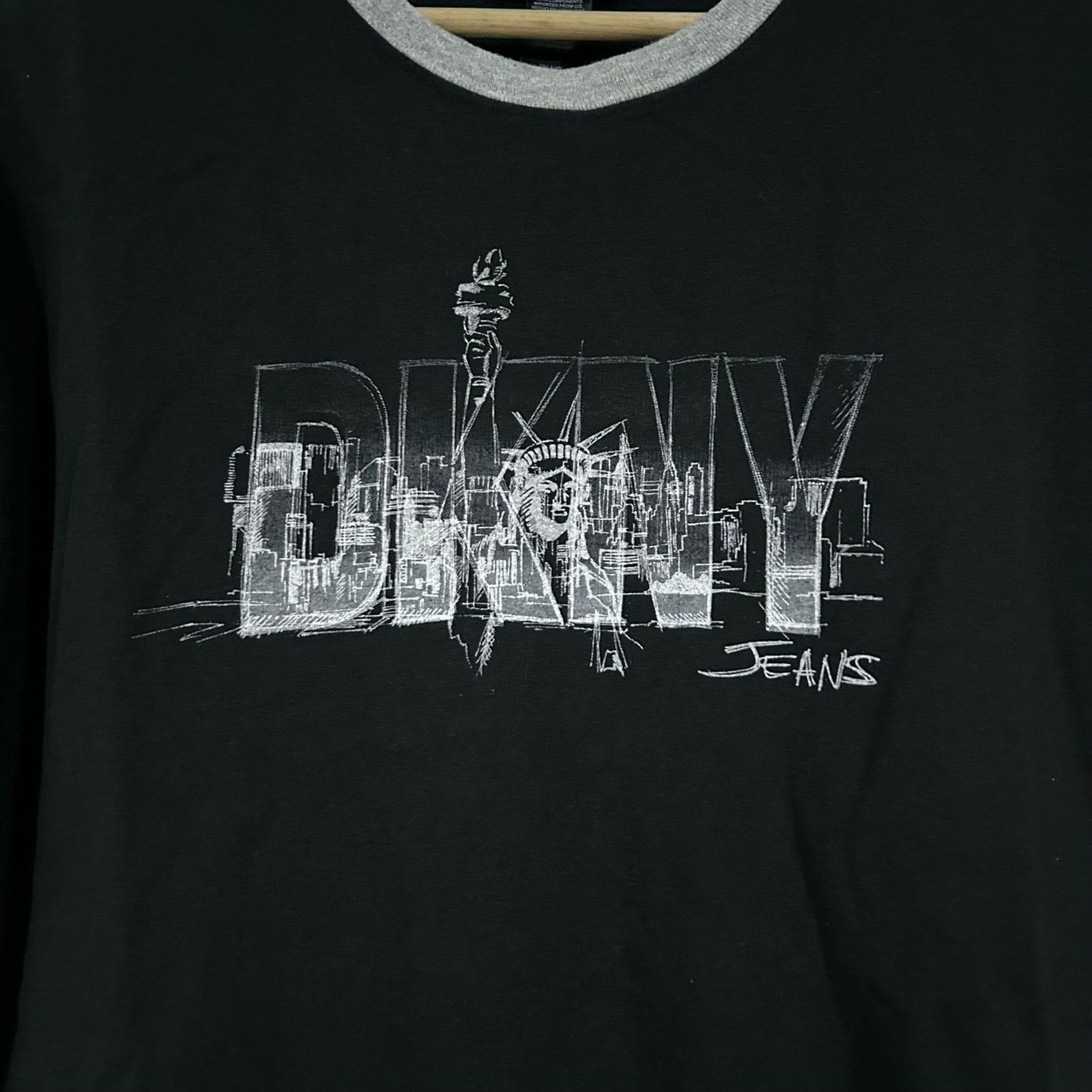 DKNY Vintage DKNY Statue Of Liberty Tee Shirt Size US L / EU 52-54 / 3 - 2 Thumbnail