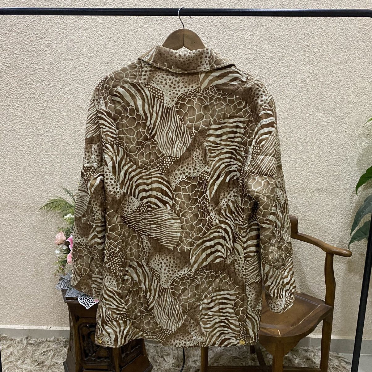 Salvatore Ferragamo ☀️Vintage Salvatore Feragamo quilted silk jacket Size US S / EU 44-46 / 1 - 2 Thumbnail