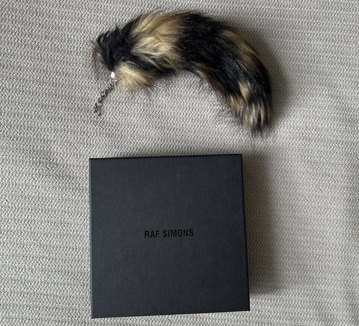 Raf Simons Raccoon Tail Keychain Size ONE SIZE - 1 Thumbnail