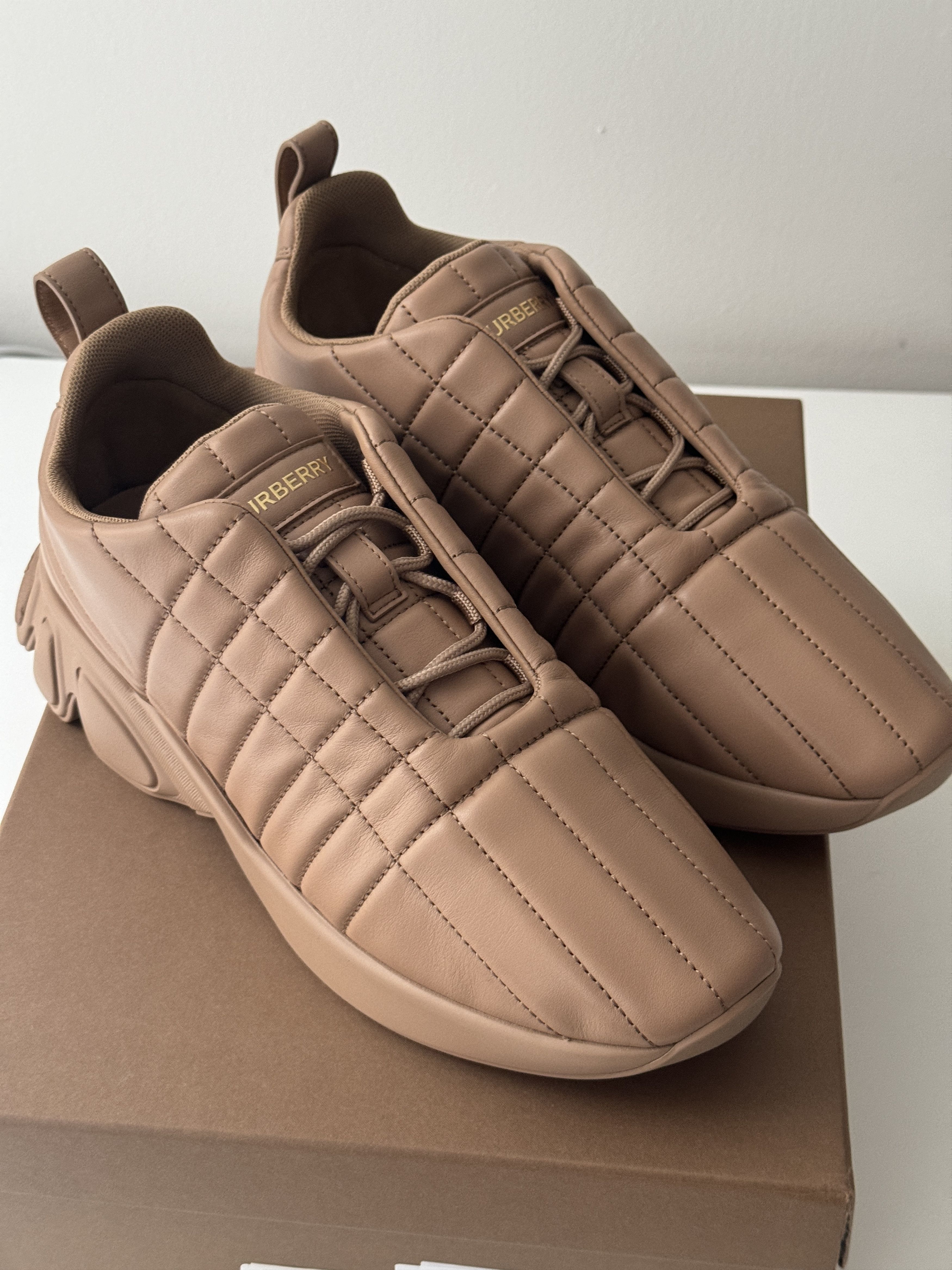 size 42 - Burberry Quilted Sneakers Leather Brown Bisquit