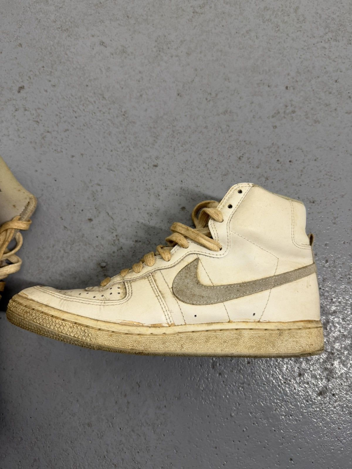 Nike Vintage 1982 Nike Legend Made In Korea Sneakers Size US 11 / EU 44 - 2 Thumbnail