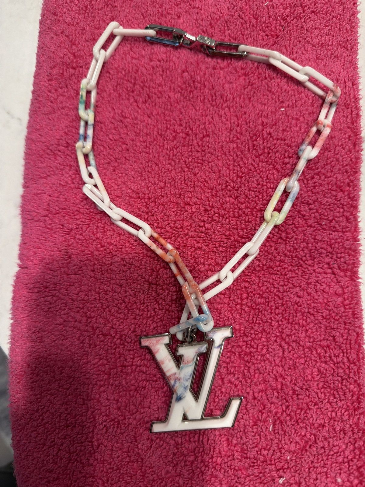 Louis Vuitton Louis Vuitton Ceramic Necklace with Large Pendant Size ONE SIZE - 1 Thumbnail