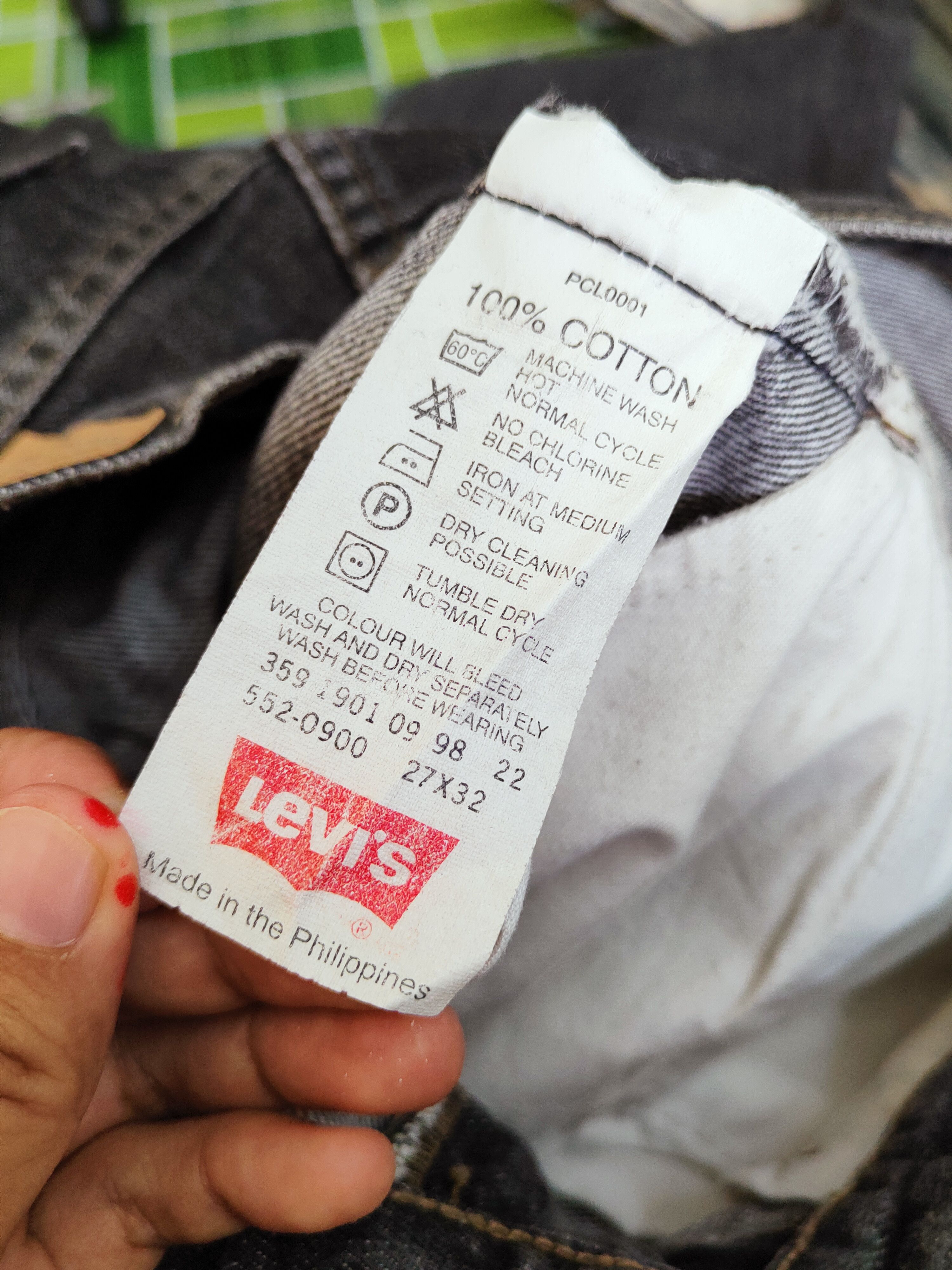 Levi's 552 Levi's Black Distressed Ripped Jeans #W498 Size US 27 - 18 Thumbnail