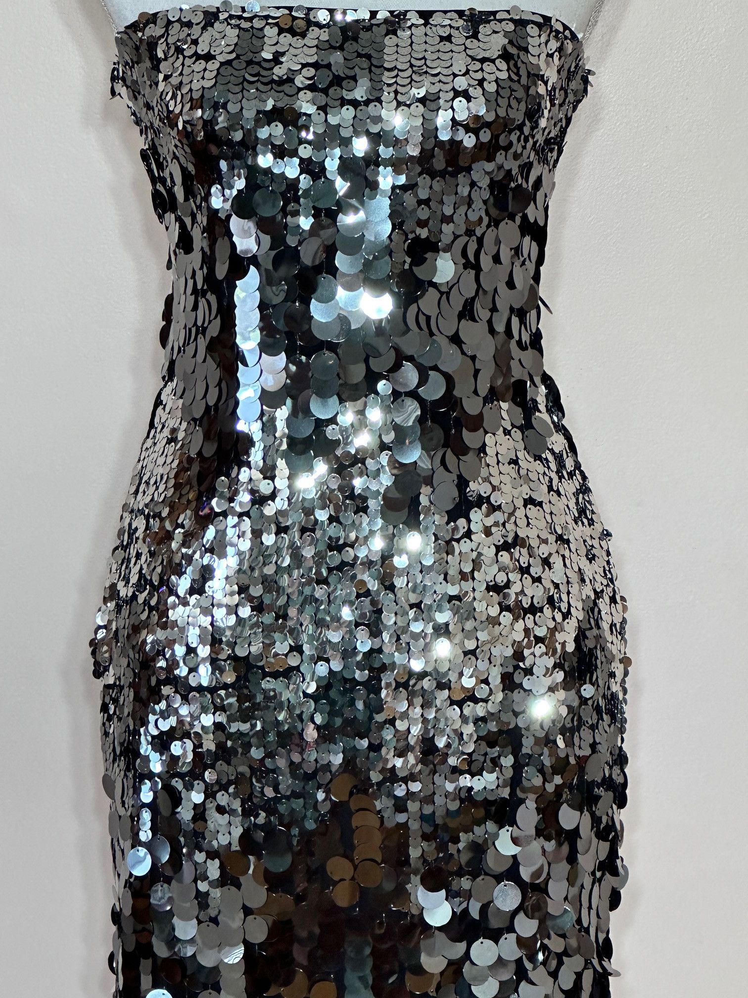 Forever 21 Silver Sequin Disk Tube Dress size 6 Size M / US 6-8 / IT 42-44 - 3 Thumbnail